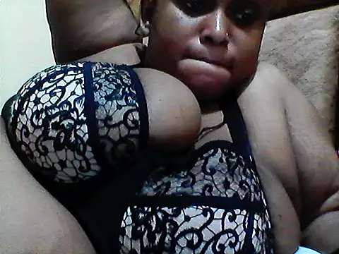 Snapshot of Pretty_sandrah chatting on 07/13/26, 03:26 Pretty sandrah online show from 07/13/26, 03:26