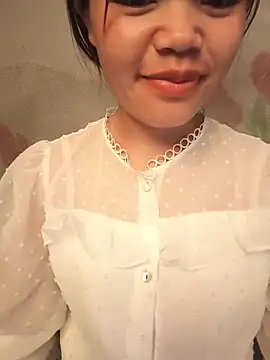 Snapshot of Emma-sin chatting on 07/05/26, 01:56 Emma-sin online show from 07/05/26, 01:56