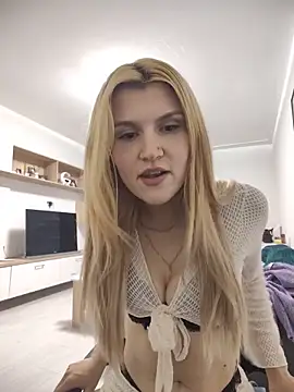 HotBlondie69 online show from 06/15/26, 06:21