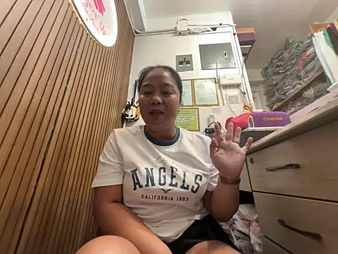 Snapshot of asian_milfpinay chatting on 07/06/26, 06:32 asian milfpinay online show from 07/06/26, 06:32