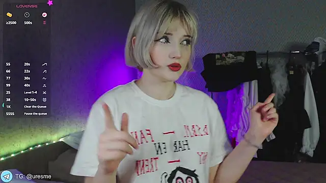 Snapshot of Esme_Velvet chatting on 05/21/26, 02:13 Esme Velvet online show from 05/21/26, 02:13
