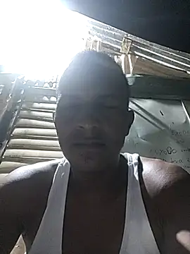 Snapshot of luis391986 chatting on 05/19/26, 01:56 luis391986 online show from 05/19/26, 01:56