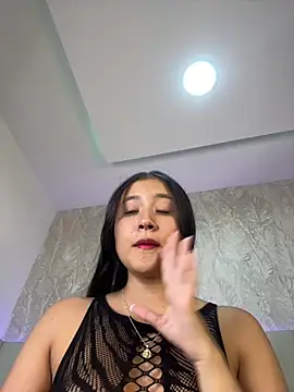 amara huxly online show from 06/11/26, 07:56
