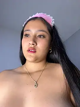 amara huxly online show from 07/03/26, 07:53