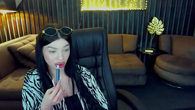 Mia  Mia  online show from 05/19/26, 12:11