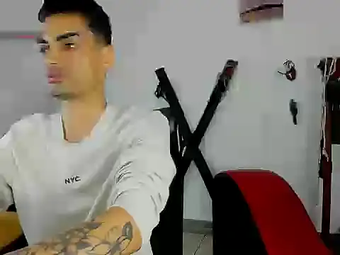 Snapshot of the_boy_liam chatting on 05/19/26, 06:20 the boy liam online show from 05/19/26, 06:20