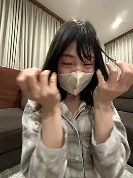 Snapshot of mayumichan13_v chatting on 05/20/26, 08:37 mayumichan13 v online show from 05/20/26, 08:37