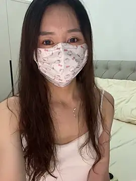 Snapshot of TONGTONG915 chatting on 05/20/26, 03:29 TONGTONG915 online show from 05/20/26, 03:29