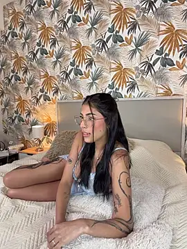 Snapshot of ChloeBellucci chatting on 06/15/26, 07:43 ChloeBellucci online show from 06/15/26, 07:43