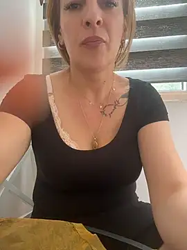 Hot-Milf4U online show from 06/23/26, 11:30