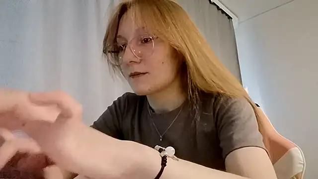 Snapshot of LauraTurber chatting on 05/20/26, 03:07 LauraTurber online show from 05/20/26, 03:07