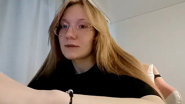 Snapshot of LauraTurber chatting on 05/26/26, 03:08 LauraTurber online show from 05/26/26, 03:08