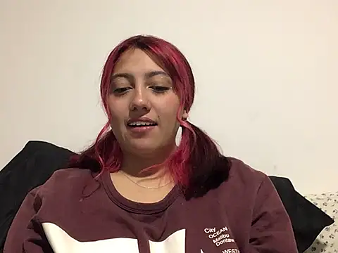 Snapshot of Emma_Cut chatting on 06/04/26, 01:33 Emma Cut online show from 06/04/26, 01:33