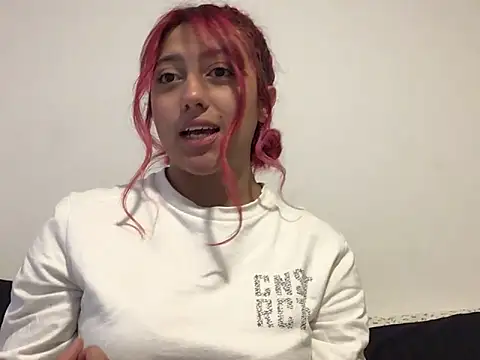 Snapshot of Emma_Cut chatting on 06/05/26, 07:30 Emma Cut online show from 06/05/26, 07:30