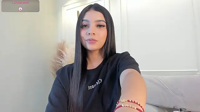 Snapshot of Alana_cutte chatting on 06/06/26, 05:01 Alana cutte online show from 06/06/26, 05:01