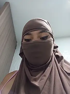 Snapshot of Samira_1 chatting on 06/19/26, 08:23 Samira 1 online show from 06/19/26, 08:23