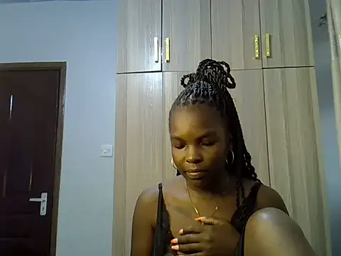 Snapshot of beauty_in_black chatting on 05/20/26, 01:28 beauty in black online show from 05/20/26, 01:28