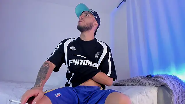 Snapshot of _Kevin_xxx chatting on 01/08/25, 05:05 Kevin xxx online show from 01/08/25, 05:05