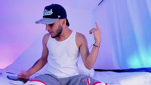 Snapshot of _Kevin_xxx chatting on 01/25/25, 01:19 Kevin xxx online show from 01/25/25, 01:19