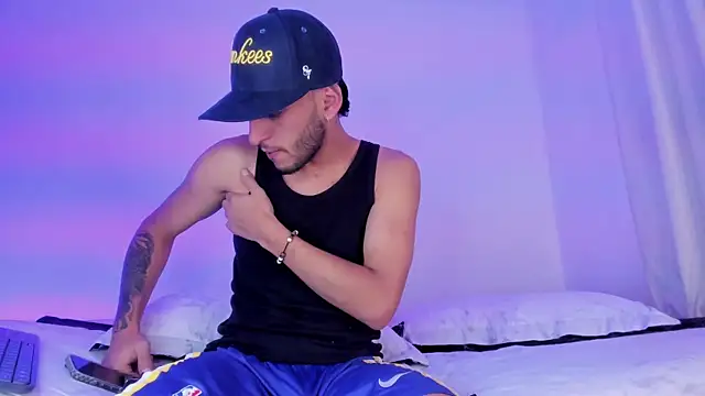 Snapshot of _Kevin_xxx chatting on 02/27/25, 12:13 Kevin xxx online show from 02/27/25, 12:13