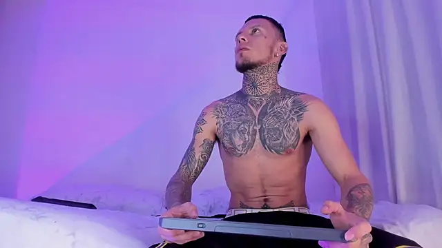 Snapshot of _Kevin_xxx chatting on 03/06/25, 09:03 Kevin xxx online show from 03/06/25, 09:03