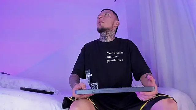 Snapshot of _Kevin_xxx chatting on 03/06/25, 01:03 Kevin xxx online show from 03/06/25, 01:03