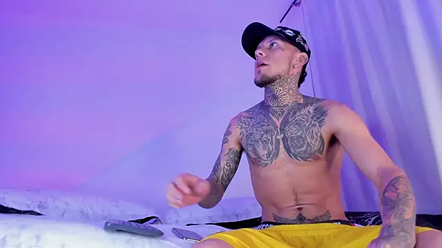 Snapshot of _Kevin_xxx chatting on 03/08/25, 08:00 Kevin xxx online show from 03/08/25, 08:00