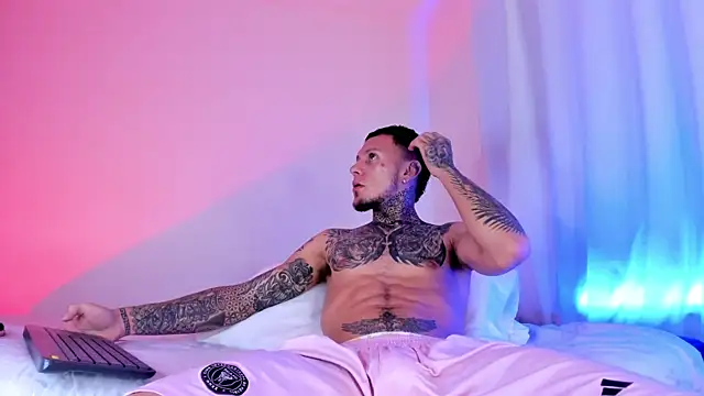 Snapshot of _Kevin_xxx chatting on 03/19/25, 08:11 Kevin xxx online show from 03/19/25, 08:11