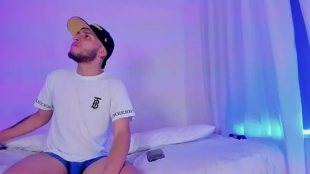 Snapshot of _Kevin_xxx chatting on 09/18/25, 04:47 Kevin xxx online show from 09/18/25, 04:47