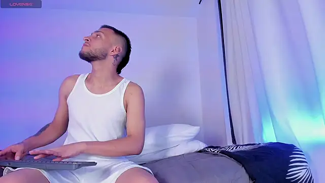 Snapshot of _Kevin_xxx chatting on 11/25/25, 04:56 Kevin xxx online show from 11/25/25, 04:56