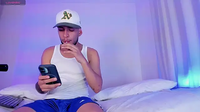 Snapshot of _Kevin_xxx chatting on 11/30/25, 06:17 Kevin xxx online show from 11/30/25, 06:17