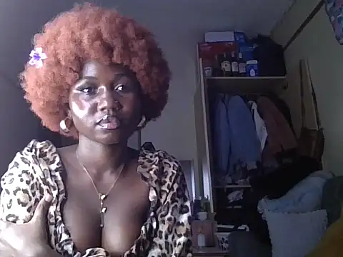 Snapshot of ChocolateCrush chatting on 05/20/26, 12:44 ChocolateCrush online show from 05/20/26, 12:44