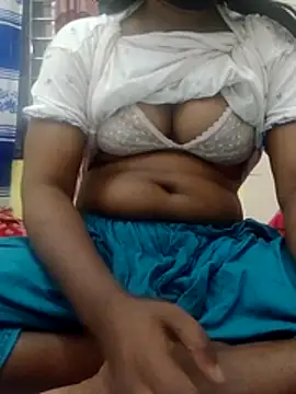 Snapshot of Sexy-Tomaa chatting on 05/21/26, 04:58 Sexy-Tomaa online show from 05/21/26, 04:58