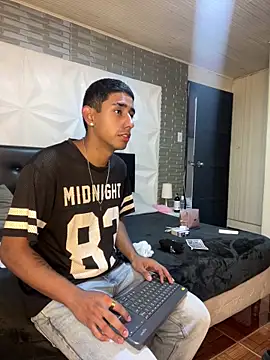 Snapshot of Isaak_Salomee chatting on 06/11/26, 12:25 Isaak Salomee online show from 06/11/26, 12:25
