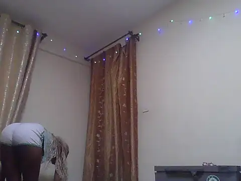 Cutezipora online show from 07/05/26, 12:12