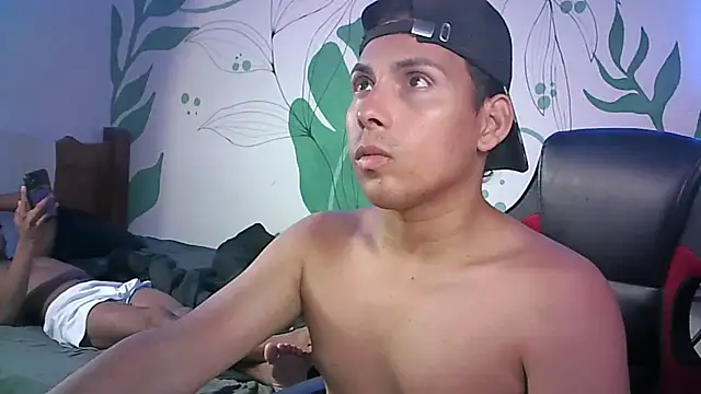 Latinos2411 online show from 06/05/26, 03:02
