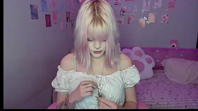 Snapshot of VelvetAlice chatting on 07/11/26, 08:55 VelvetAlice online show from 07/11/26, 08:55