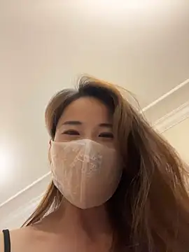 kiss loo online show from 06/12/26, 12:15
