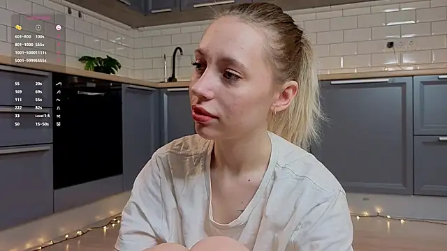 Snapshot of BlondeKelly chatting on 05/28/26, 04:15 BlondeKelly online show from 05/28/26, 04:15