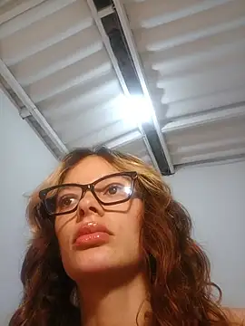 karenarango online show from 06/10/26, 08:24