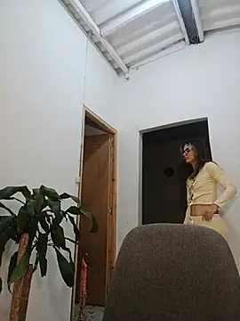 karenarango online show from 06/11/26, 09:40