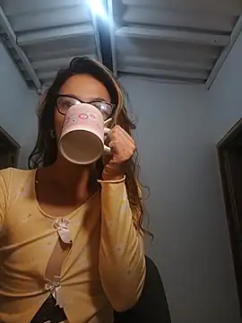karenarango online show from 06/14/26, 10:17