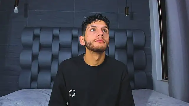 CHRIS GREY online show from 06/04/26, 12:22