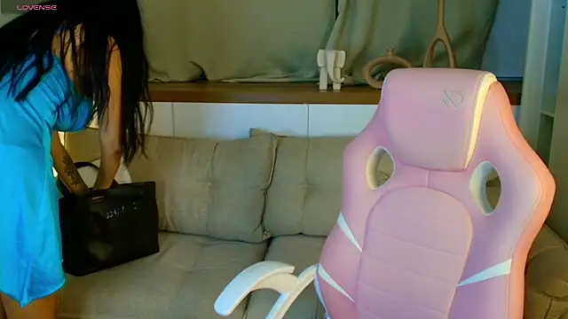 Snapshot of Rose_Desiree chatting on 06/26/26, 11:03 Rose Desiree online show from 06/26/26, 11:03