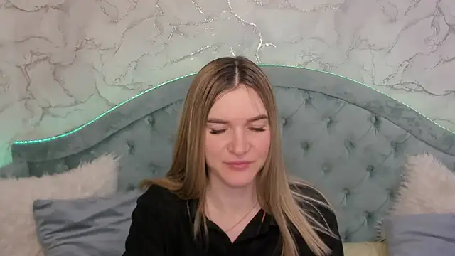 Snapshot of RoxyReignn chatting on 05/31/26, 10:55 RoxyReignn online show from 05/31/26, 10:55