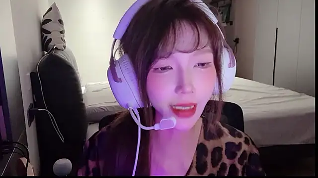 Nicole-TAT online show from 05/25/26, 02:12