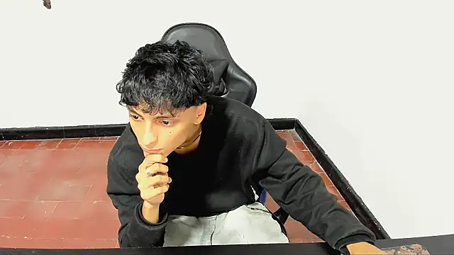 Snapshot of Leal_cute666 chatting on 05/26/26, 05:36 Leal cute666 online show from 05/26/26, 05:36