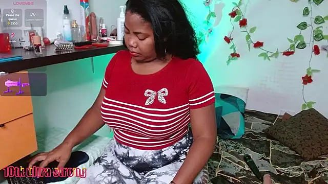 Snapshot of Niawk_29_ chatting on 06/06/26, 12:43 Niawk 29 online show from 06/06/26, 12:43