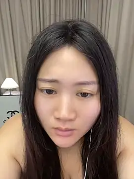 Snapshot of Luckysisi-s chatting on 06/20/26, 02:31 Luckysisi-s online show from 06/20/26, 02:31