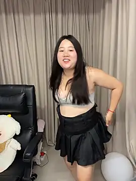 Snapshot of Luckysisi-s chatting on 06/27/26, 02:16 Luckysisi-s online show from 06/27/26, 02:16